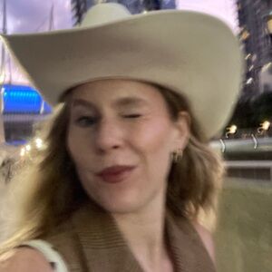 Meet your Posher, Chloe